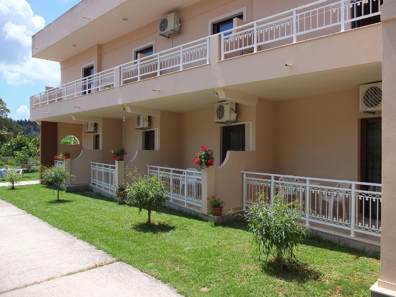 Toula'S Apartments Sidari  Bagian luar foto